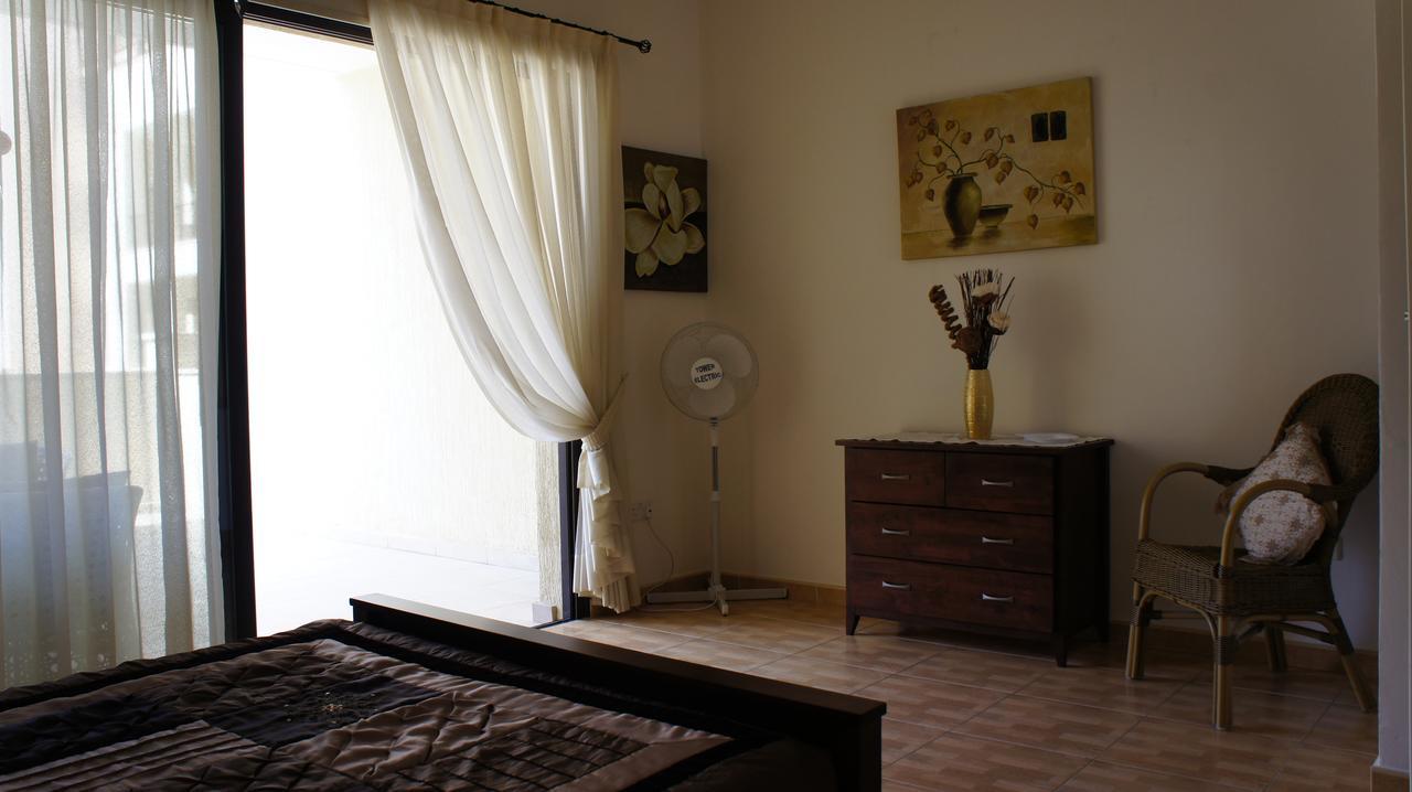Townhouse Queens Gardens Paphos Exterior photo