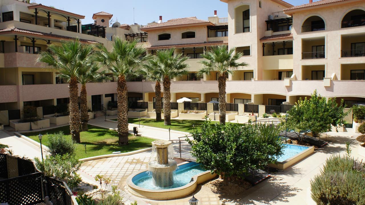 Townhouse Queens Gardens Paphos Exterior photo